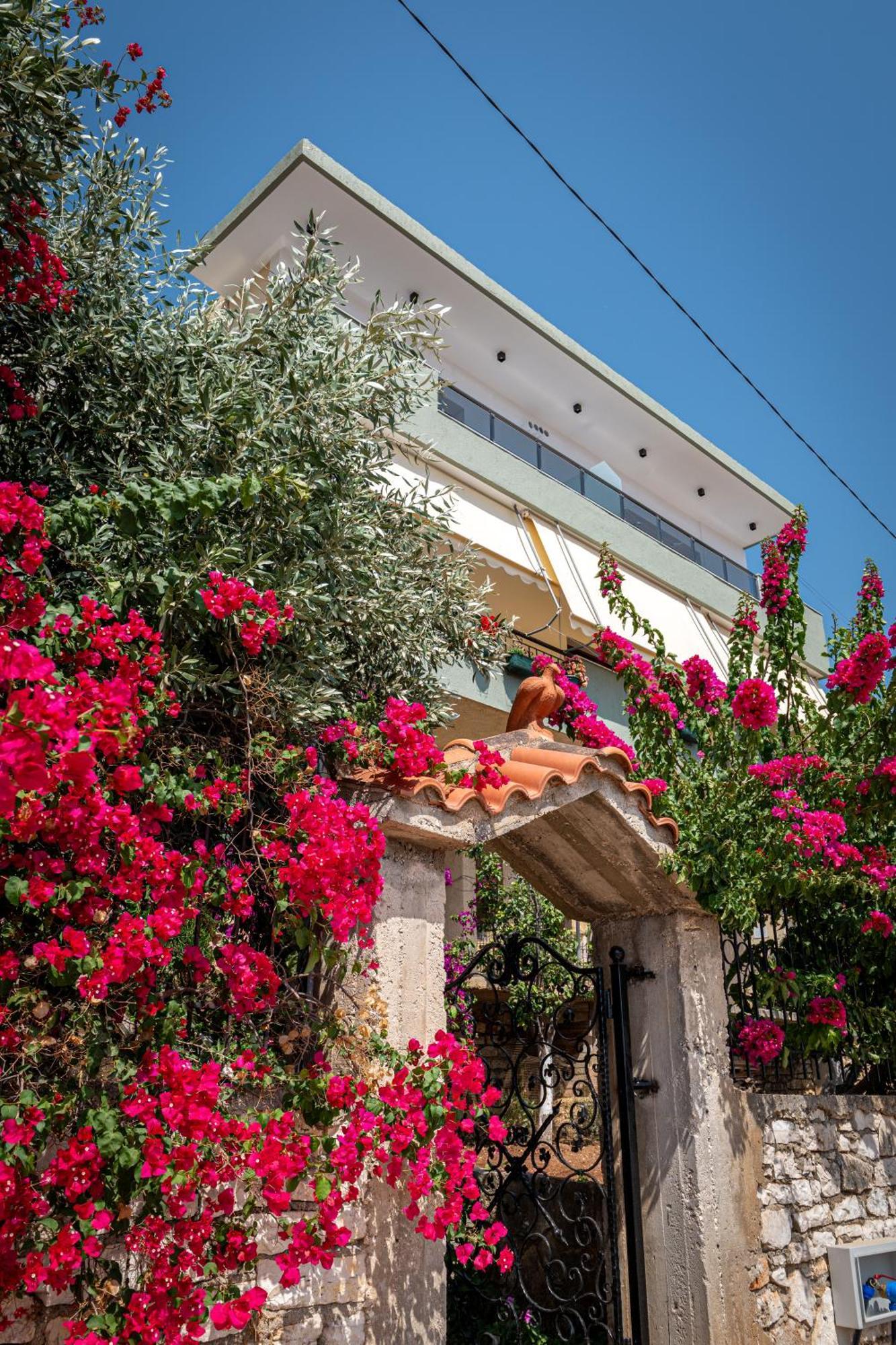 Euphoria Apartments Sarande Exterior photo